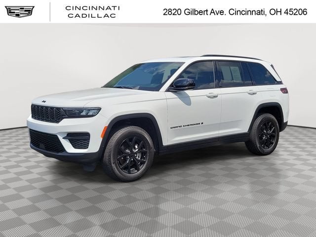 2024 Jeep Grand Cherokee Altitude X in Bright White Clearcoat — front three-quarter view